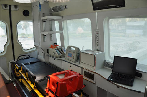 苍南县救护车内部